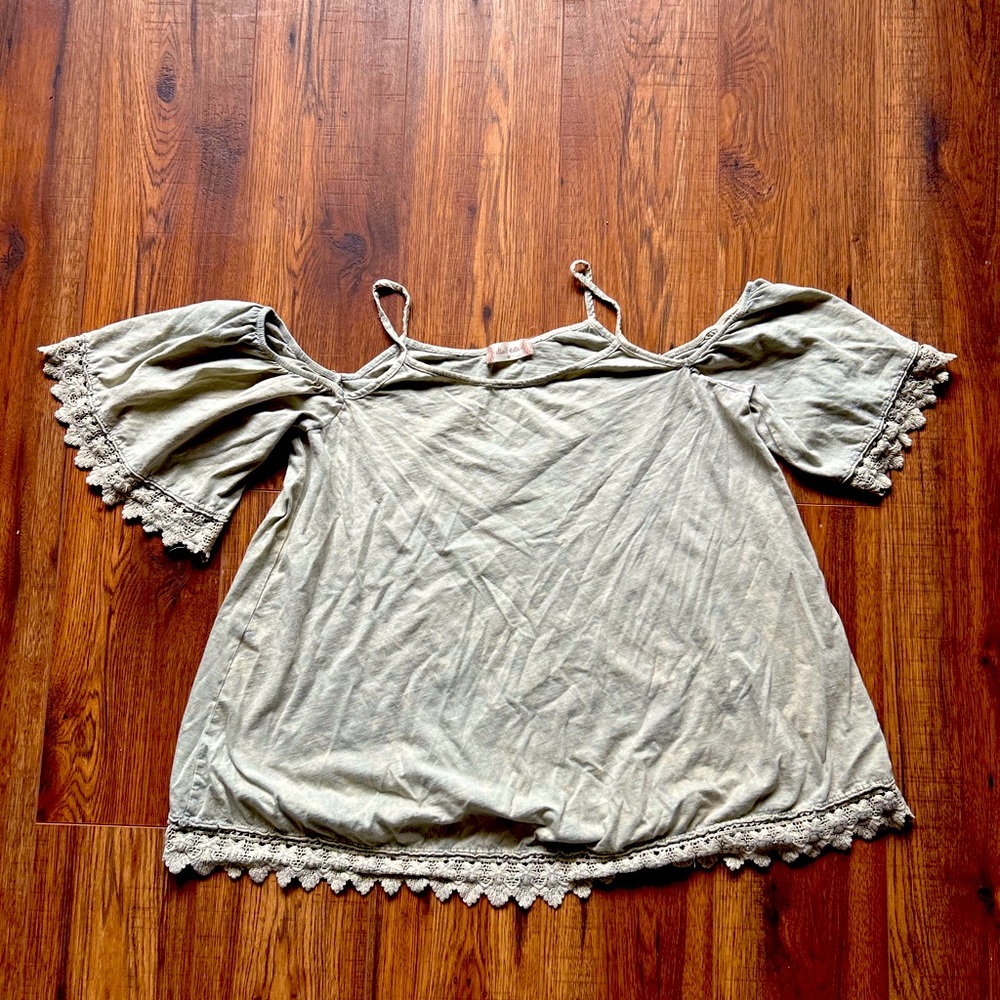 Altered State size M Green Blouse.